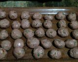 Foto langkah ke 4 dari resep Spaghetti Meatballs with home made sauce and meatballs.