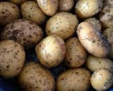 Une image de l'étape 1 de Pommes de terre grenailles rapide au micro ondes.