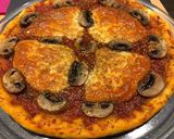 Une image de l'étape 3 de Pizza au fromage champignons de Paris.