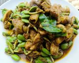 รูปขั้นตอนการทำที่ 4 ของ ผัดเผ็ดไก่ใส่ลูกเหรียง