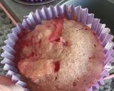 Foto del paso 3 de la receta: 🍓🧁🍓Muffins integrales de frutilla