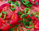 Foto del paso 4 de la receta: Ensalada de tomate de invierno a las hierbas
