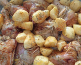 Foto del paso 2 de la receta: Pollo al Horno con Papitas a la Mostaza