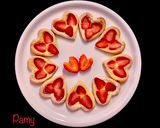 Foto del passaggio 7 della ricetta SFOGLIA DI CUORI, CREMA E FRAGOLE