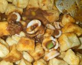 Foto langkah ke 4 dari resep Tahu cumi pedas manis.