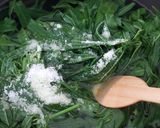 Foto langkah ke 1 dari resep Telur Masak Santan Daun Singkong.