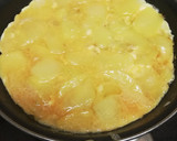 Foto del paso 2 de la receta: Tortillita de patatas y cebolla