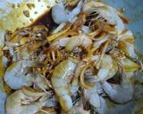 Foto langkah ke 6 dari resep Udang goreng mentega.
