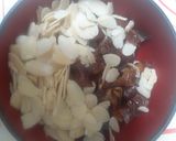 Foto langkah ke 2 dari resep ROTI Kurma Almond.