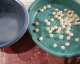 Foto langkah ke 5 dari resep Onde-onde Ketawa mini.
