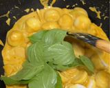 A picture of step 5 of Green Curry Spaghetti with Fish Balls.