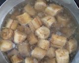 Foto langkah ke 1 dari resep Bola-bola pisang goreng isi.