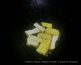 Foto langkah ke 3 dari resep Tumis tahu lada hitam.