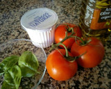 Foto del paso 1 de la receta: Ensalada de tomate y queso fresco