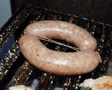 Foto del paso 3 de la receta: Parrillada: chinchulines de cordero, chorizos de pollo, conejo, criollos, churrasquitos de cerdo