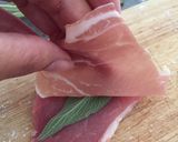Une image de l'étape 2 de Saltimbocca.