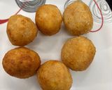A picture of step 3 of Corn cheese balls.