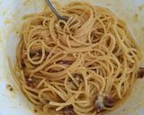 Foto del paso 6 de la receta: Espaguetis carbonara ibérica con trufa y aceite de cebollino