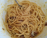 Foto del paso 6 de la receta: Espaguetis carbonara ibérica con trufa y aceite de cebollino