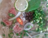 A picture of step 5 of Phở Bò (Vietnamese Beef Noodle Soup).