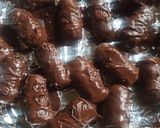 चॉकलेट बिस्कुट रोल (Chocolate biscuit roll recipe in hindi) रेसिपी चरण 2 फोटो