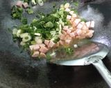 Foto langkah ke 3 dari resep Gyeran Bokkeumbap (Nasi Goreng telur Korea).