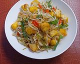 Foto langkah ke 4 dari resep Tumis Tauge Bawang Kucai.