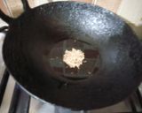 A picture of step 3 of Fry Lehsan chutney.