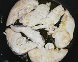 Foto del paso 2 de la receta: Solomillos de pollo en salsa