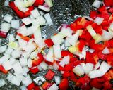 Hình bước làm 4 của món Mì bò sốt cay