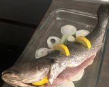 Foto del paso 5 de la receta Corvina al horno con limón y vino blanco