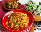Foto langkah ke 4 dari resep Oseng Pepaya Muda dengan Ebi dan Orak-arik Telur.