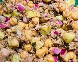 A picture of step 2 of Garbanzo and Tuna Salad.