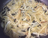 Foto del paso 3 de la receta: Cebolla caramelizada al brandy 🥃