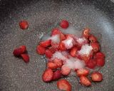 Foto langkah ke 4 dari resep Panna cotta saus strawberry.
