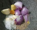 Foto langkah ke 1 dari resep Ayam Goreng Bawang Putih.