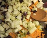 Foto del paso 2 de la receta: Pastel de polenta relleno de atún y vegetales