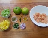 Foto del paso 1 de la receta: Ceviche de salmón con piña y jugo de naranja agria