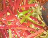 A picture of step 6 of Cinnamon fried pasta with cabbage fish sauce.
