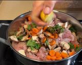 Foto del paso 4 de la receta Pavo estofado con champiñones