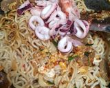 Foto langkah ke 4 dari resep 17. Mie goreng seafood.