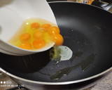 Foto del paso 3 de la receta: Revuelto de morcilla con piñones en 22 minutos