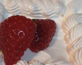 Foto del paso 7 de la receta Mi bizcochuelo de fresas y merengue italiano 💕