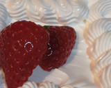 Foto del paso 7 de la receta: Mi bizcochuelo de fresas y merengue italiano 💕