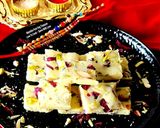 कच्छी शाही गुलाबपाक - ड्राईफ्रूट्स रोज़ मावा बर्फी - कच्छ - गुजरात स्पेशल रक्षाबंधन मिठाई रेसिपी चरण 5 फोटो