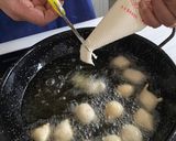 A picture of step 3 of Doughnut balls.