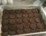 A picture of step 4 of Oreo layered cheesecake brownie.