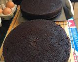 A picture of step 5 of Chocolate cake with chocolate fresh cream.