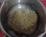 รูปขั้นตอนการทำที่ 6 ของ บะหมี่ผักผัดหมูสไลซ์