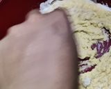 A picture of step 3 of Moong dal pakoda.